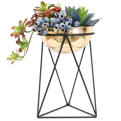 Sturdy metal triangle geometric flower rack stand used for table decoration